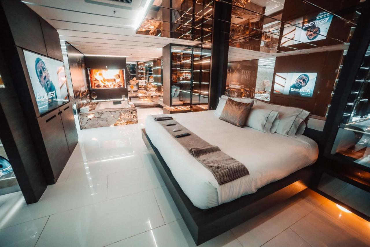 1Million Luxury Suites Medellín Esterno foto