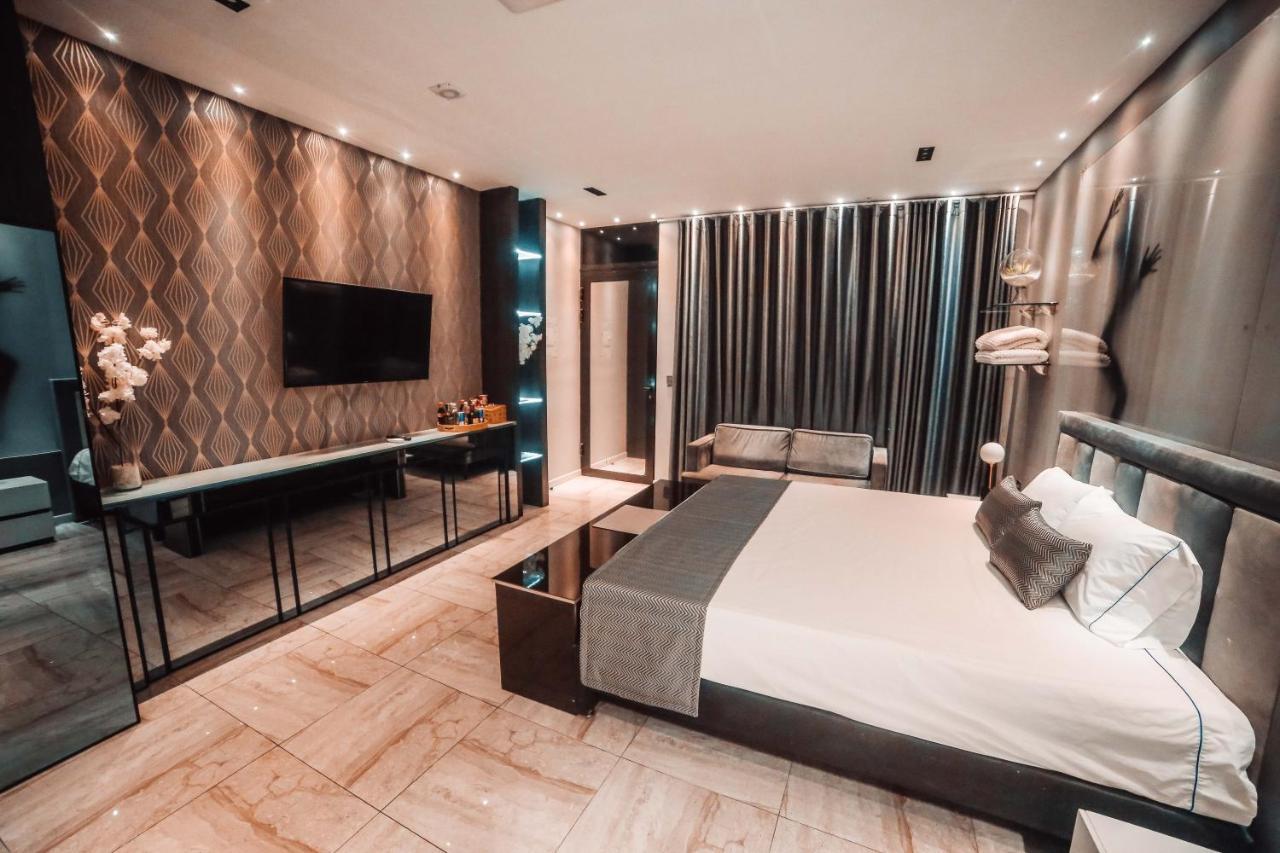 1Million Luxury Suites Medellín Esterno foto