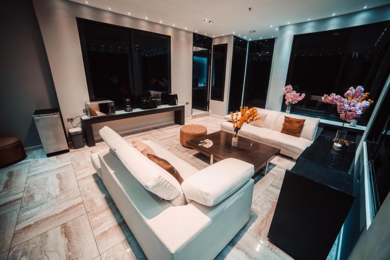 1Million Luxury Suites Medellín Esterno foto
