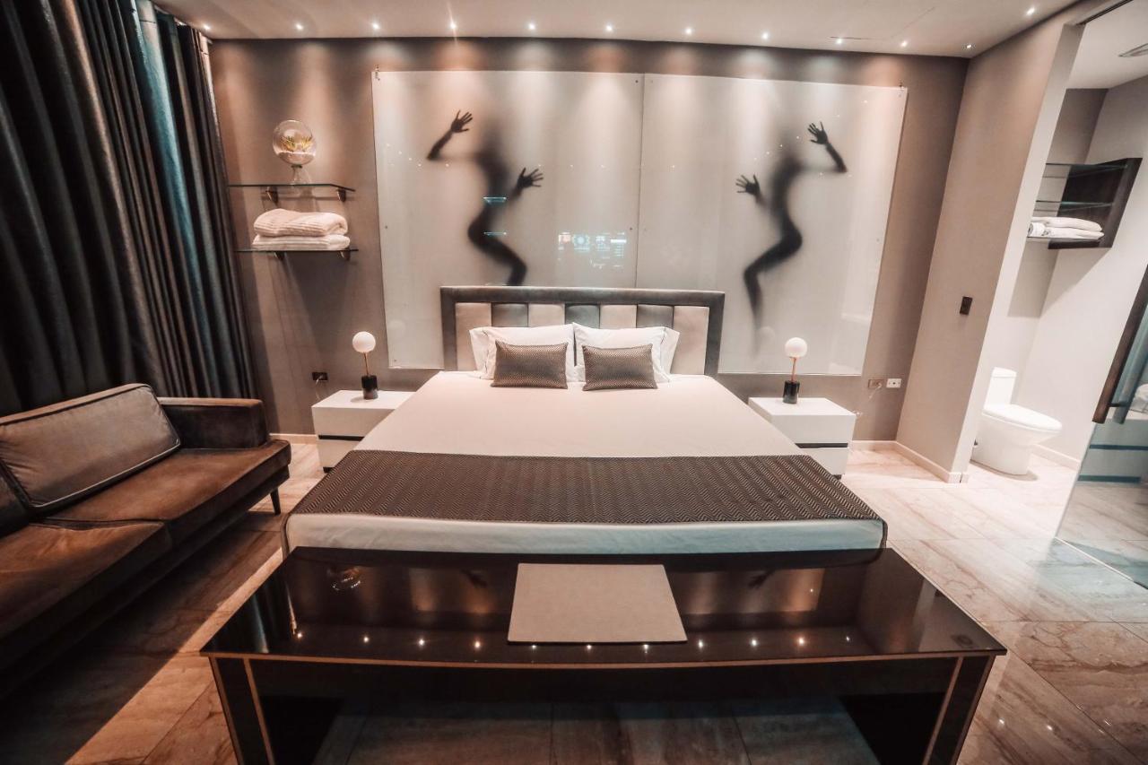 1Million Luxury Suites Medellín Esterno foto