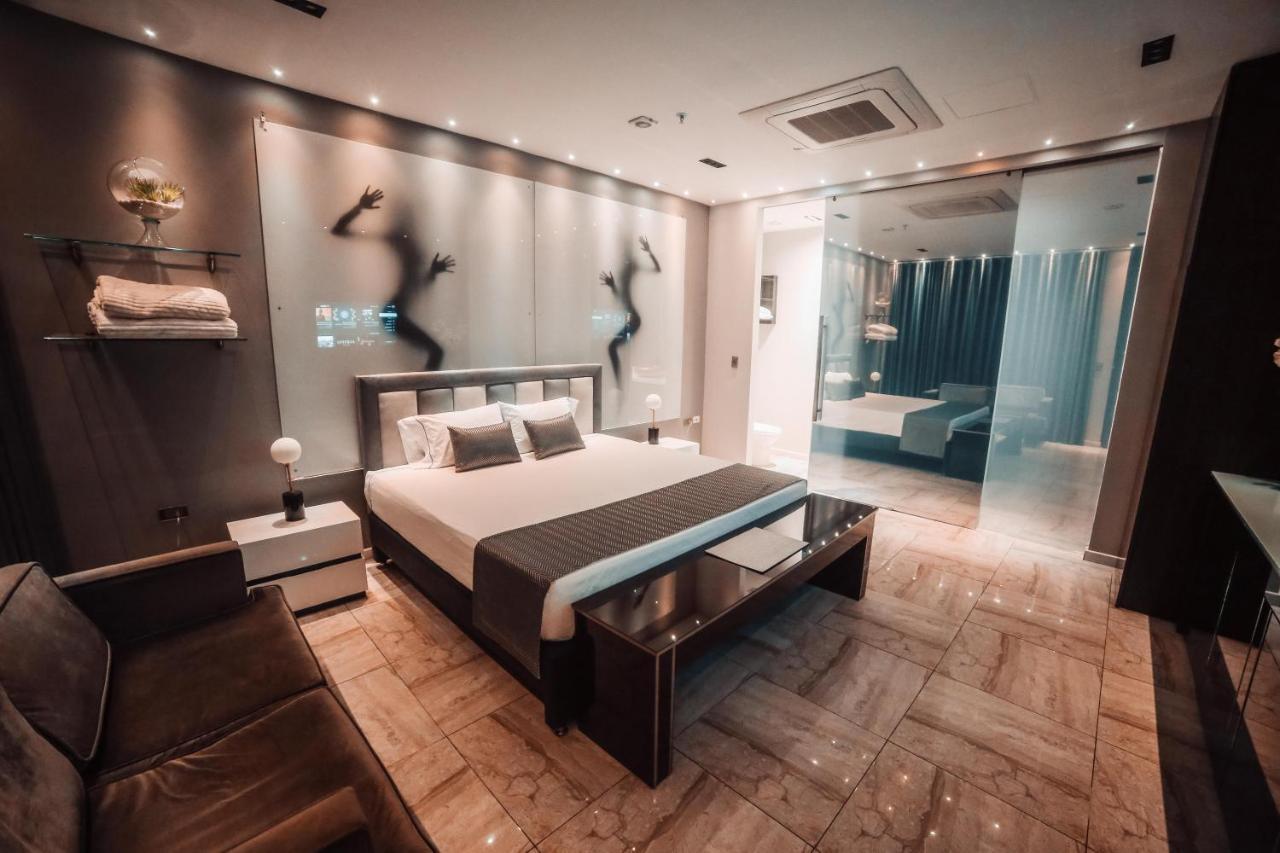 1Million Luxury Suites Medellín Esterno foto