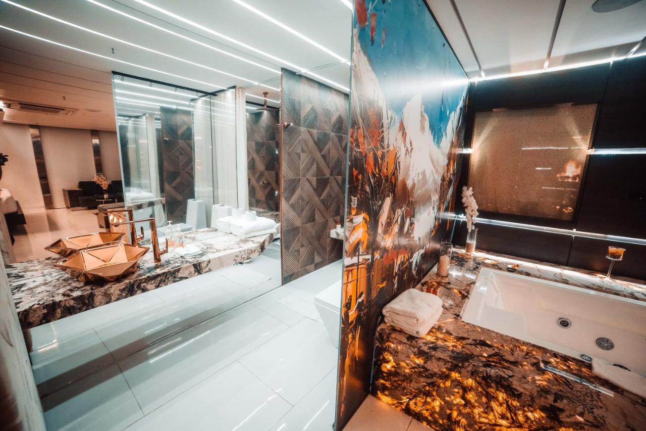 1Million Luxury Suites Medellín Esterno foto