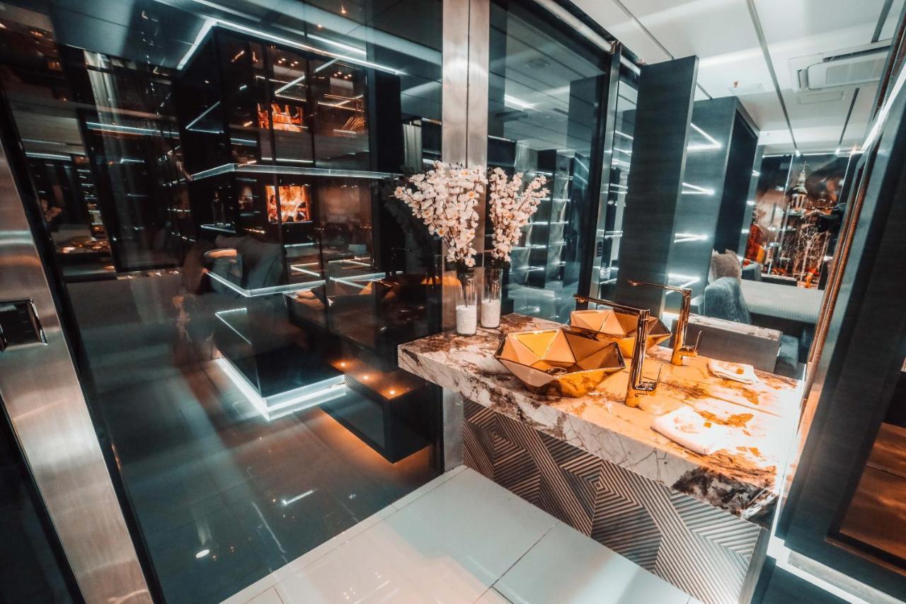 1Million Luxury Suites Medellín Esterno foto