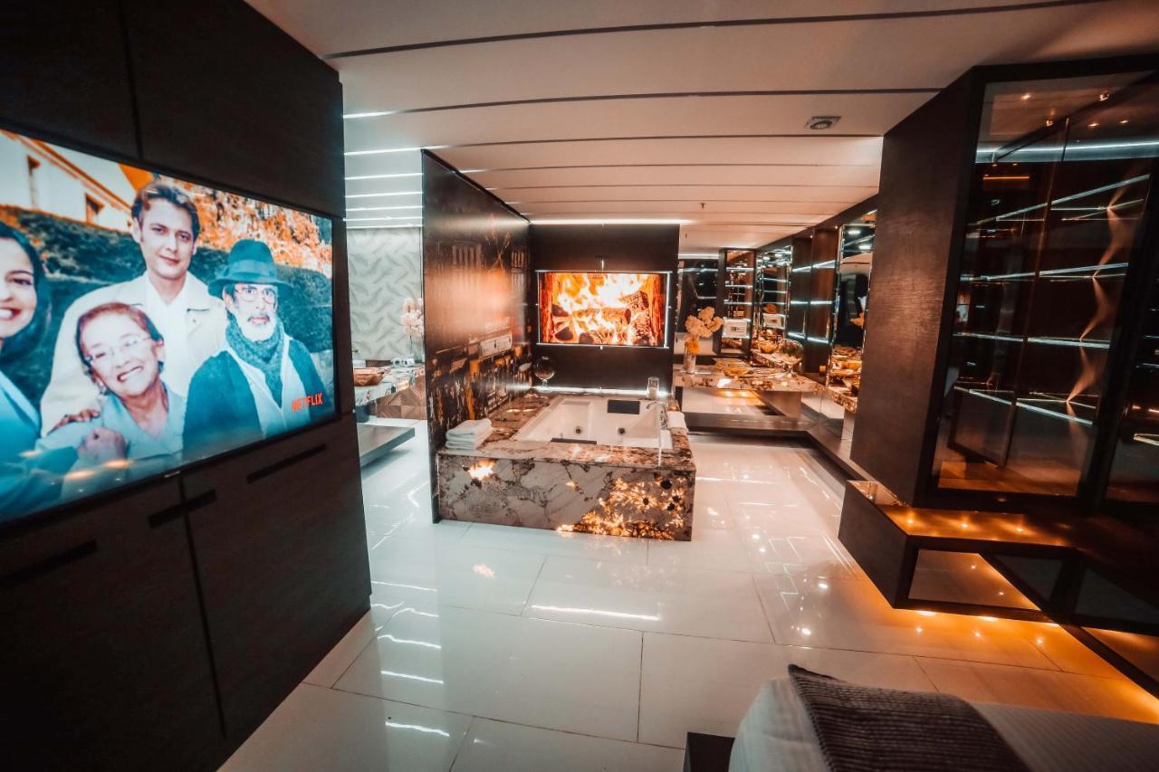 1Million Luxury Suites Medellín Esterno foto