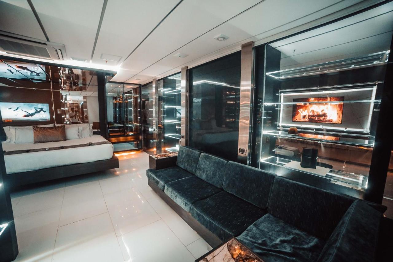 1Million Luxury Suites Medellín Esterno foto