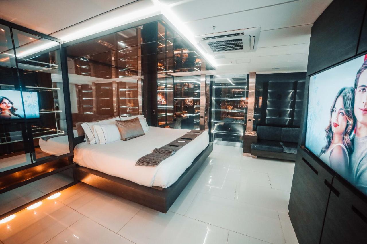 1Million Luxury Suites Medellín Esterno foto