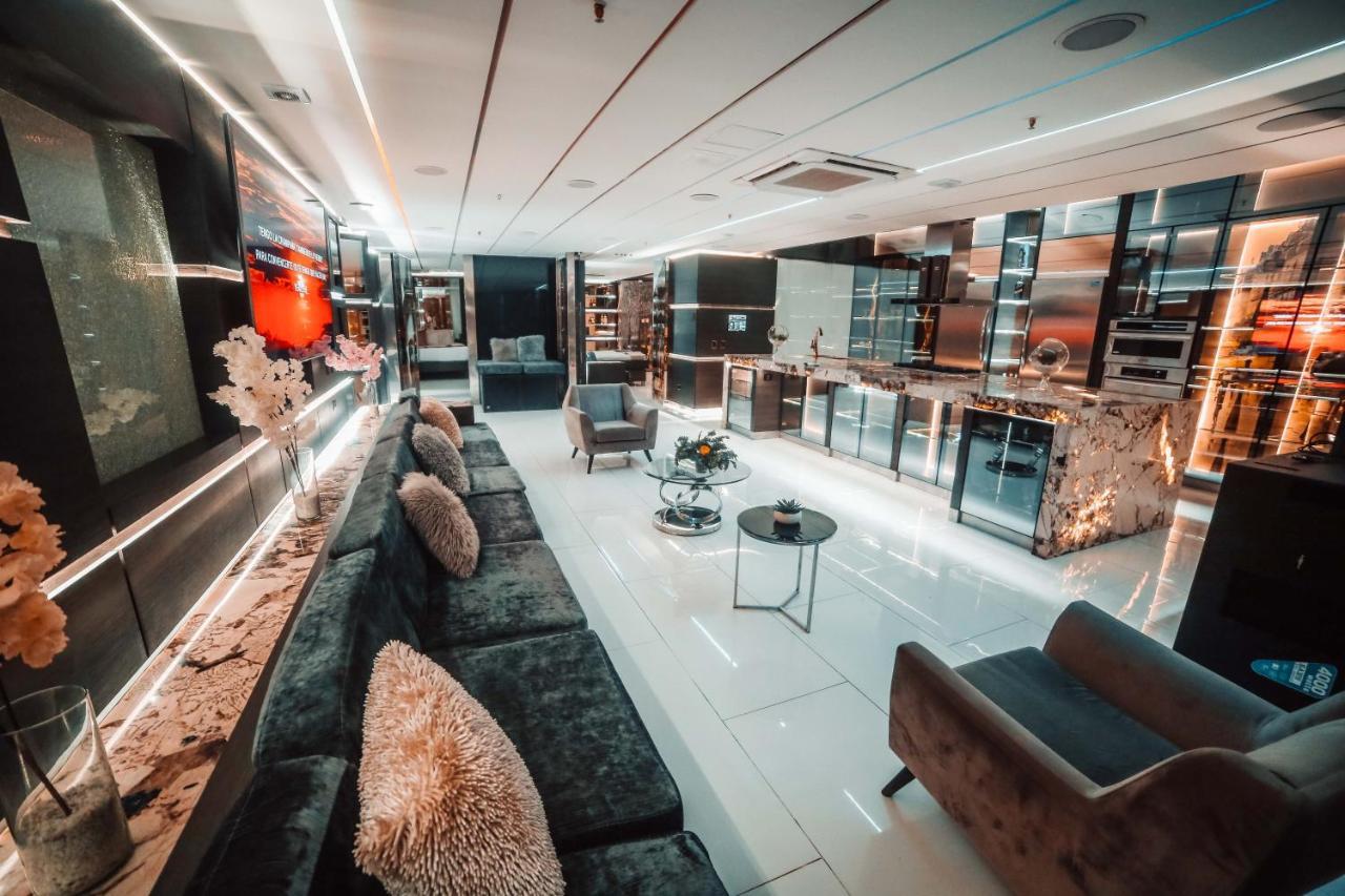 1Million Luxury Suites Medellín Esterno foto