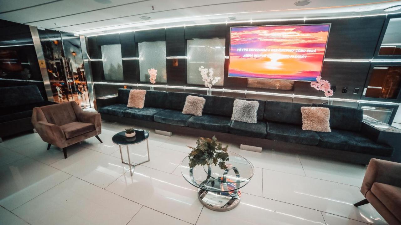 1Million Luxury Suites Medellín Esterno foto