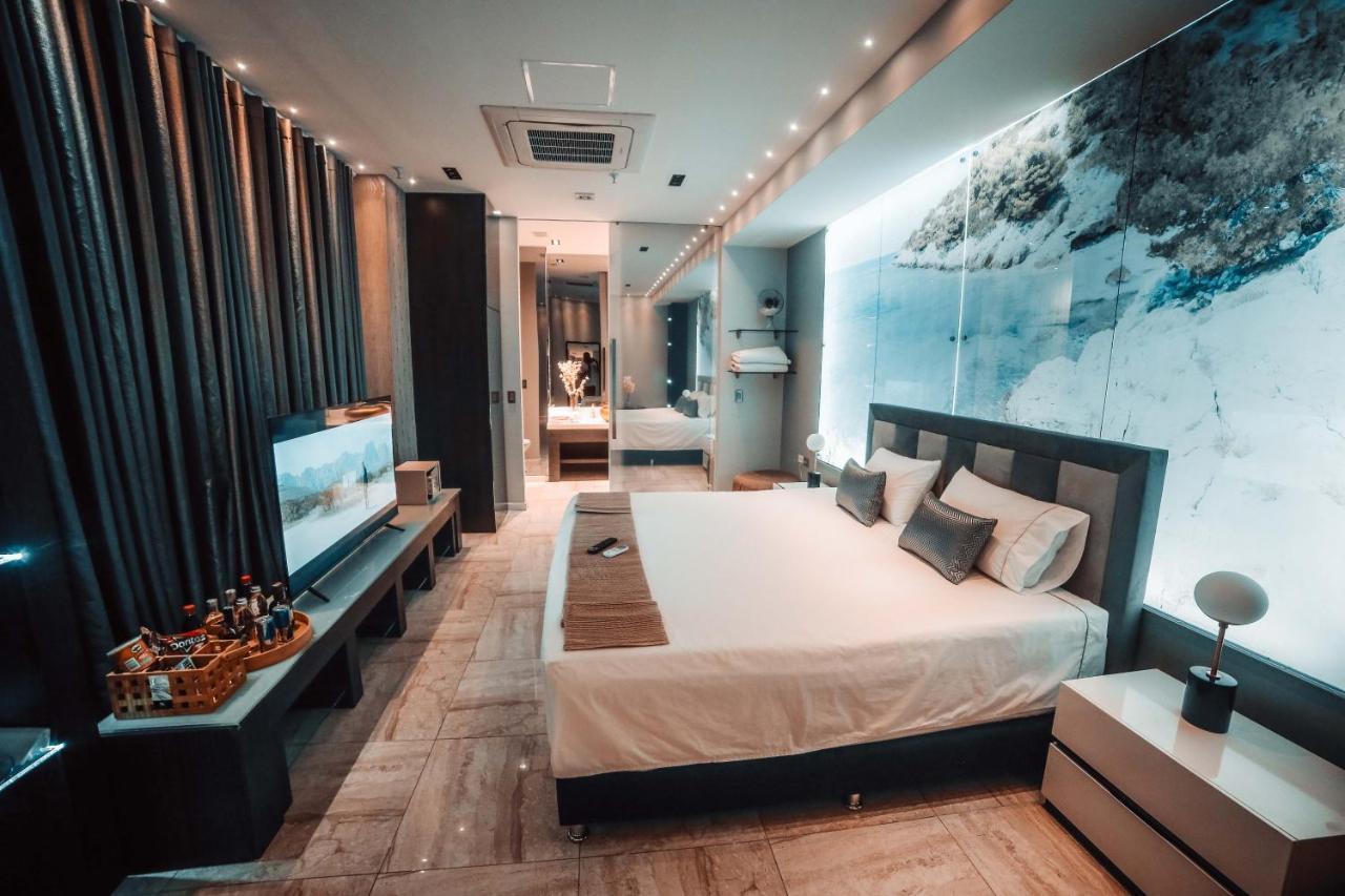 1Million Luxury Suites Medellín Esterno foto