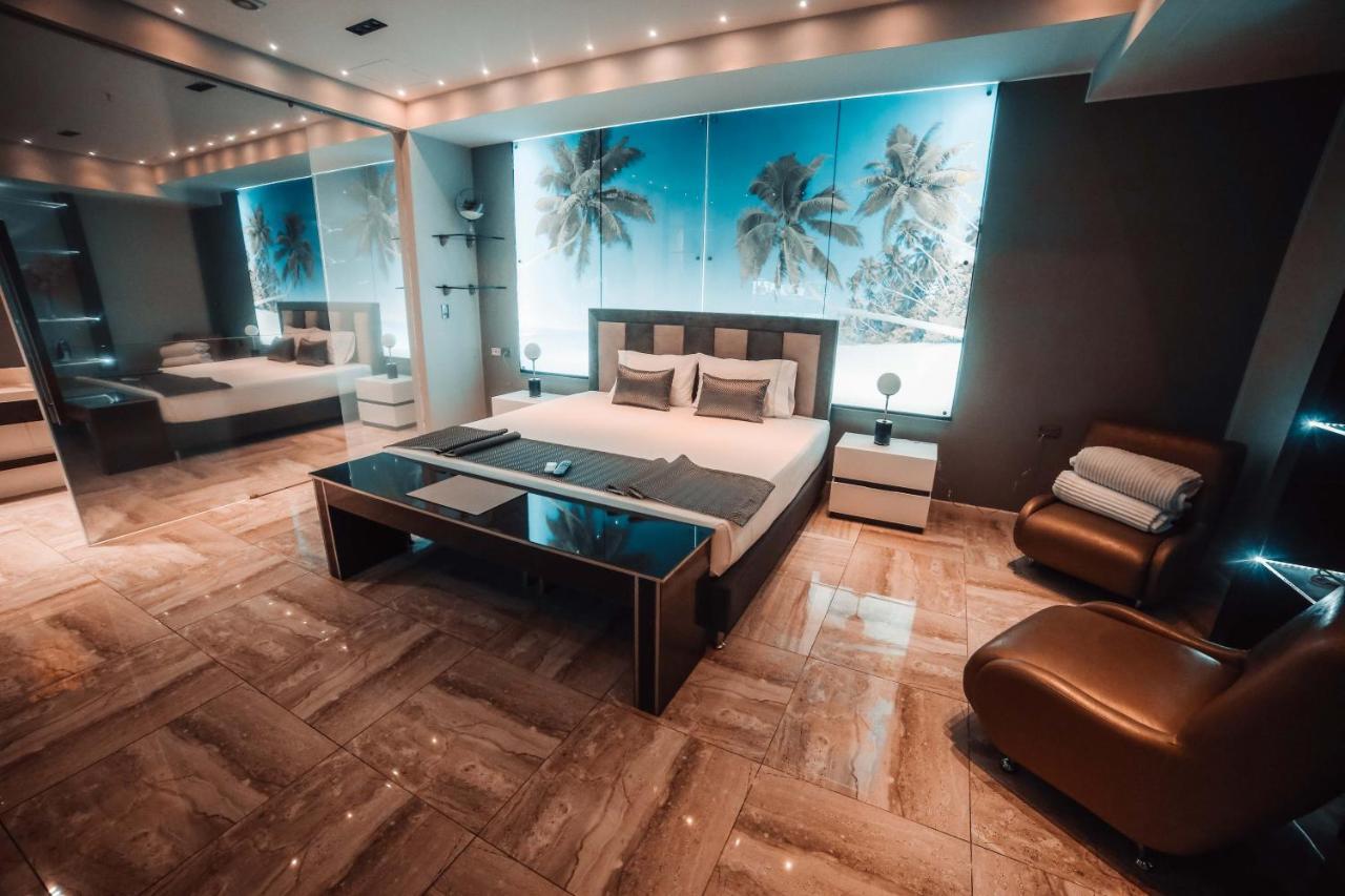 1Million Luxury Suites Medellín Esterno foto