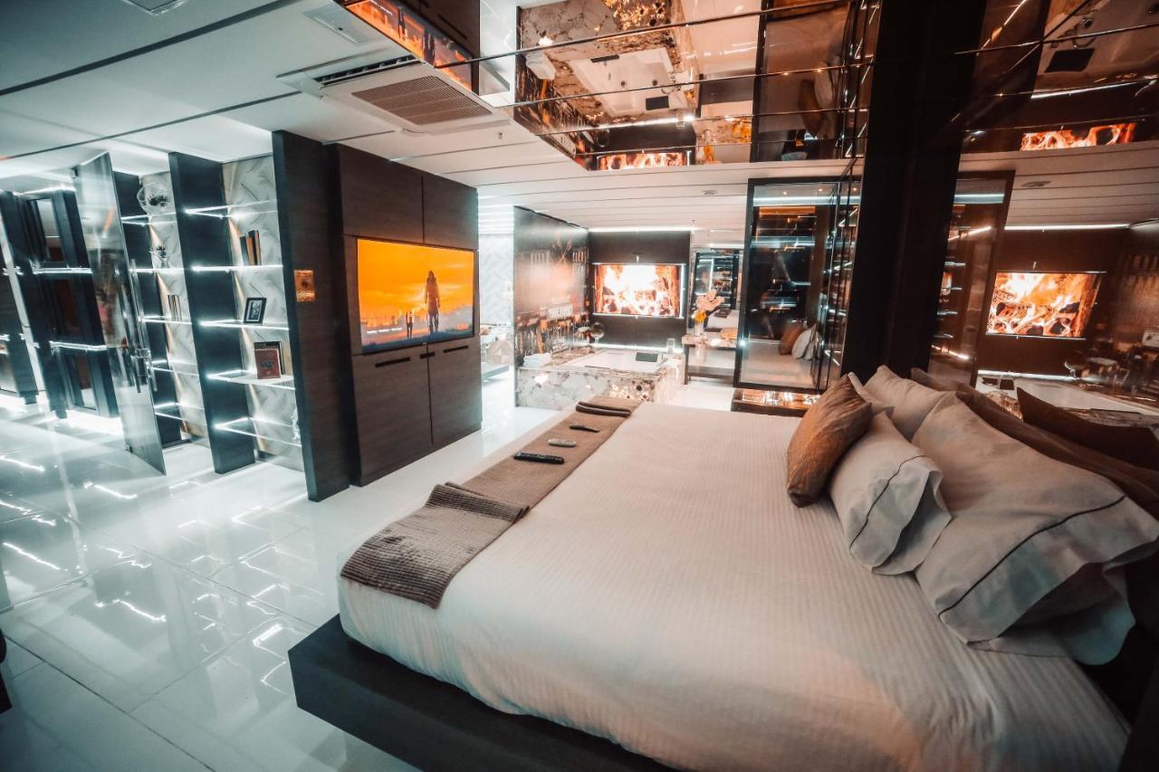 1Million Luxury Suites Medellín Esterno foto