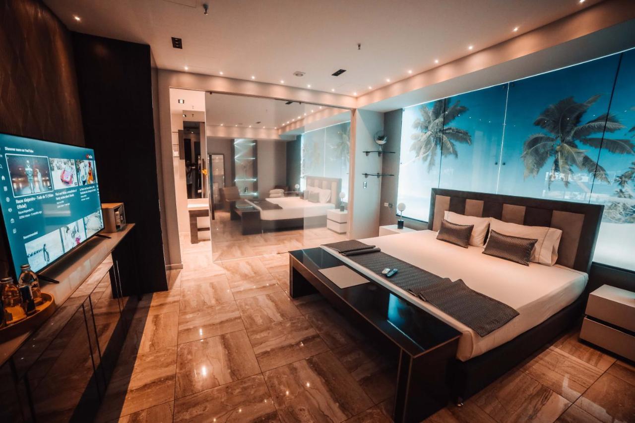1Million Luxury Suites Medellín Esterno foto