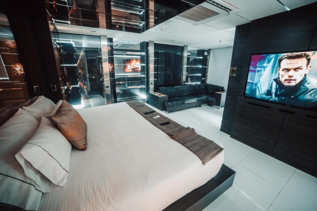 1Million Luxury Suites Medellín Esterno foto