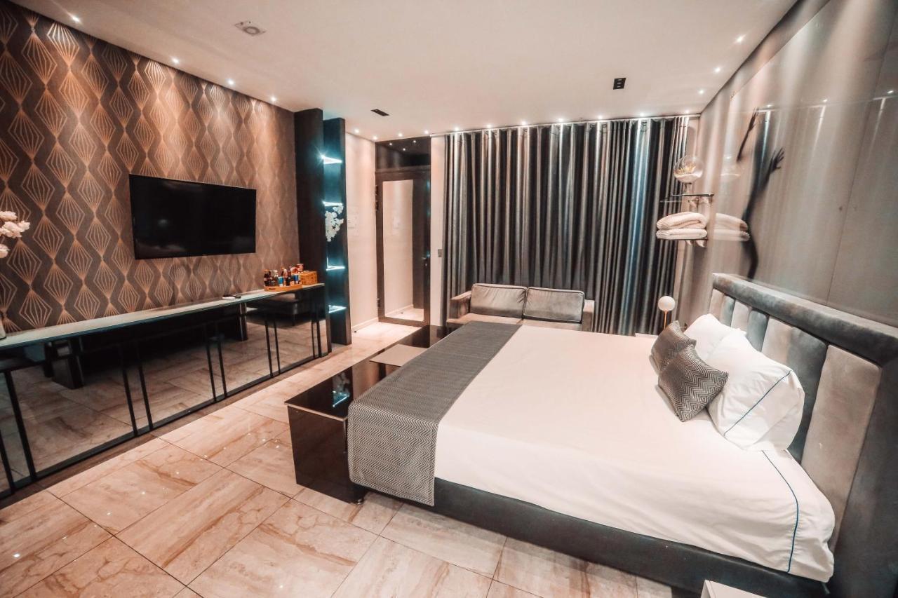 1Million Luxury Suites Medellín Esterno foto