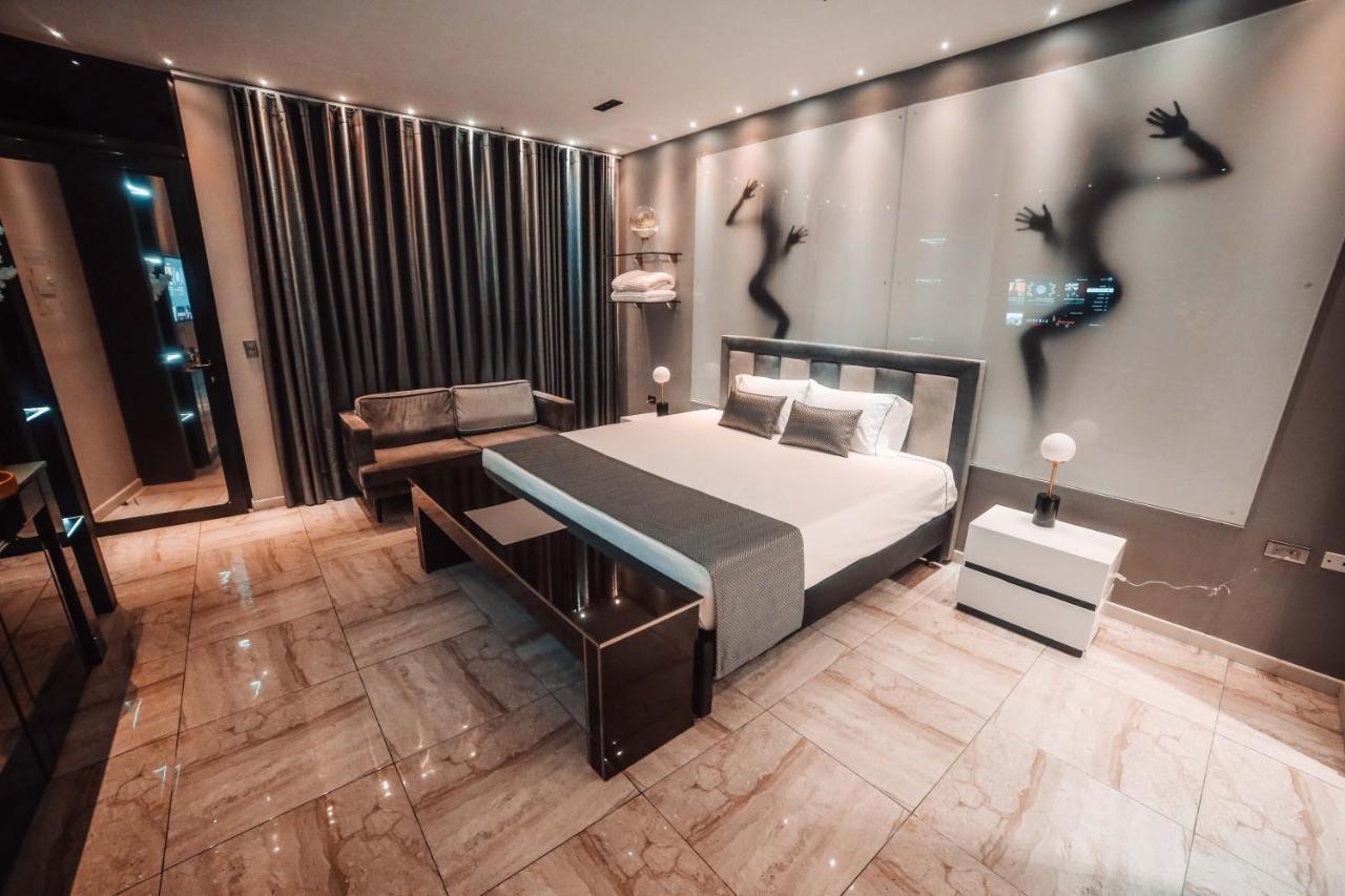 1Million Luxury Suites Medellín Esterno foto