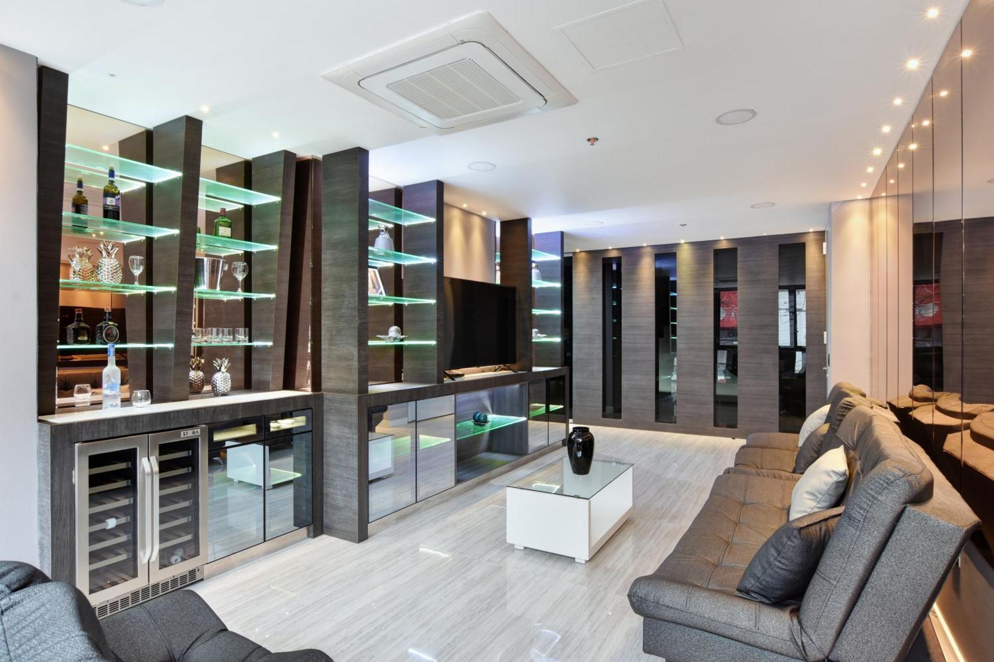 1Million Luxury Suites Medellín Esterno foto