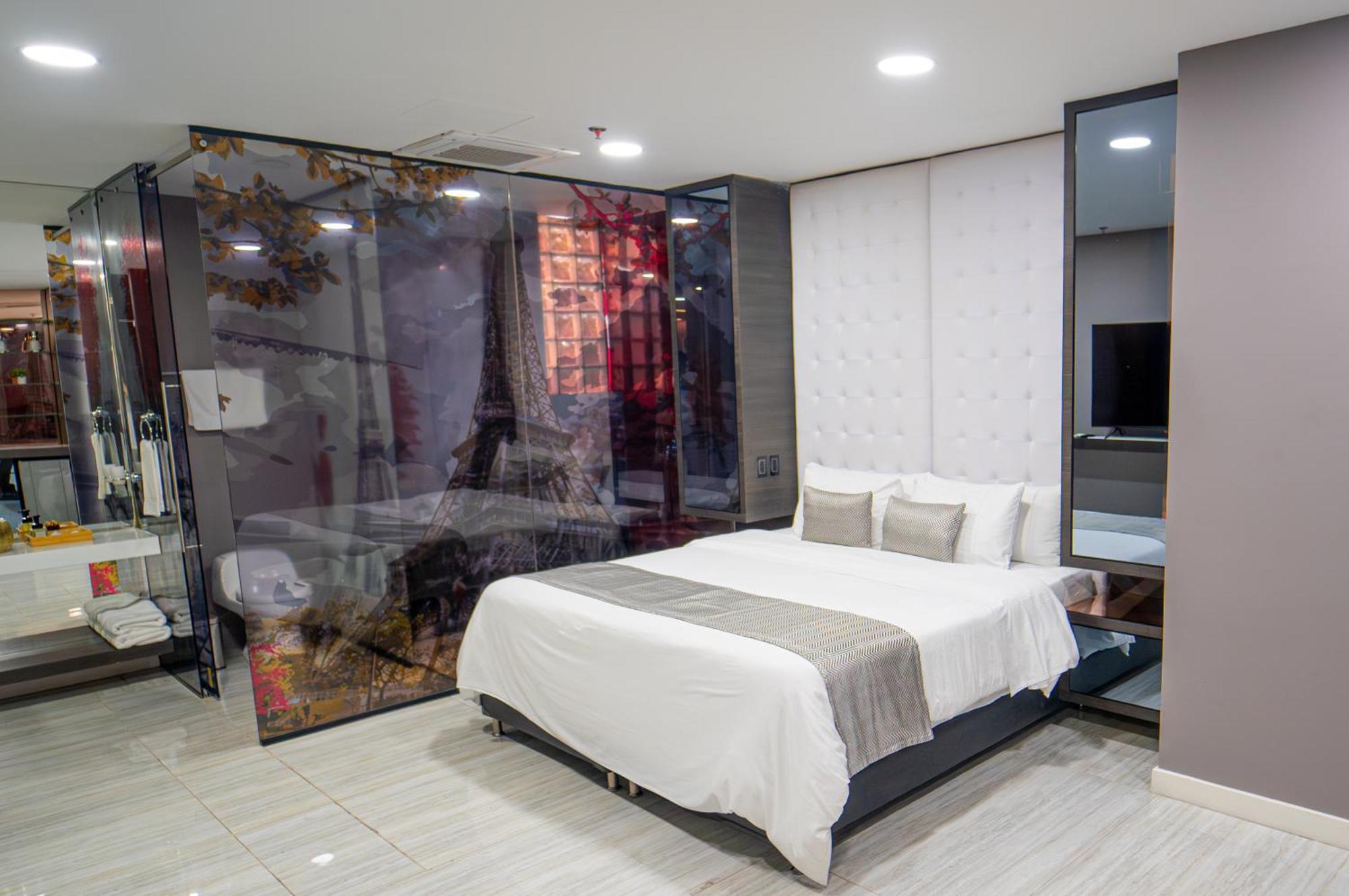 1Million Luxury Suites Medellín Esterno foto