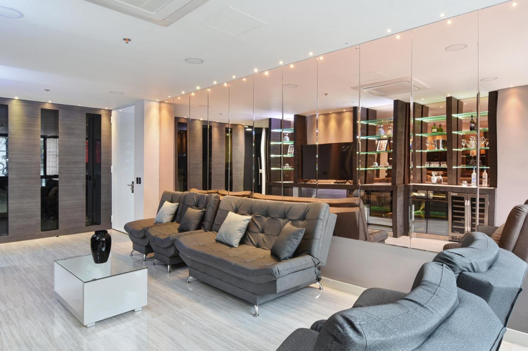 1Million Luxury Suites Medellín Esterno foto