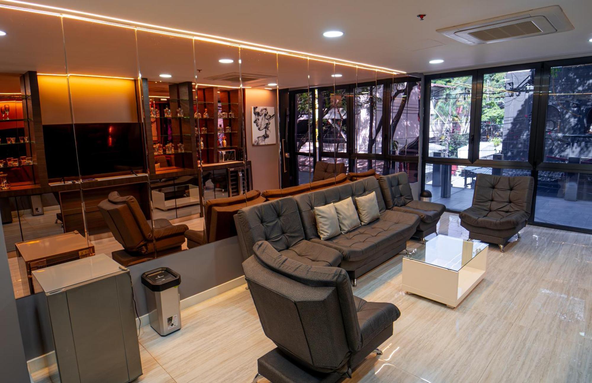 1Million Luxury Suites Medellín Esterno foto